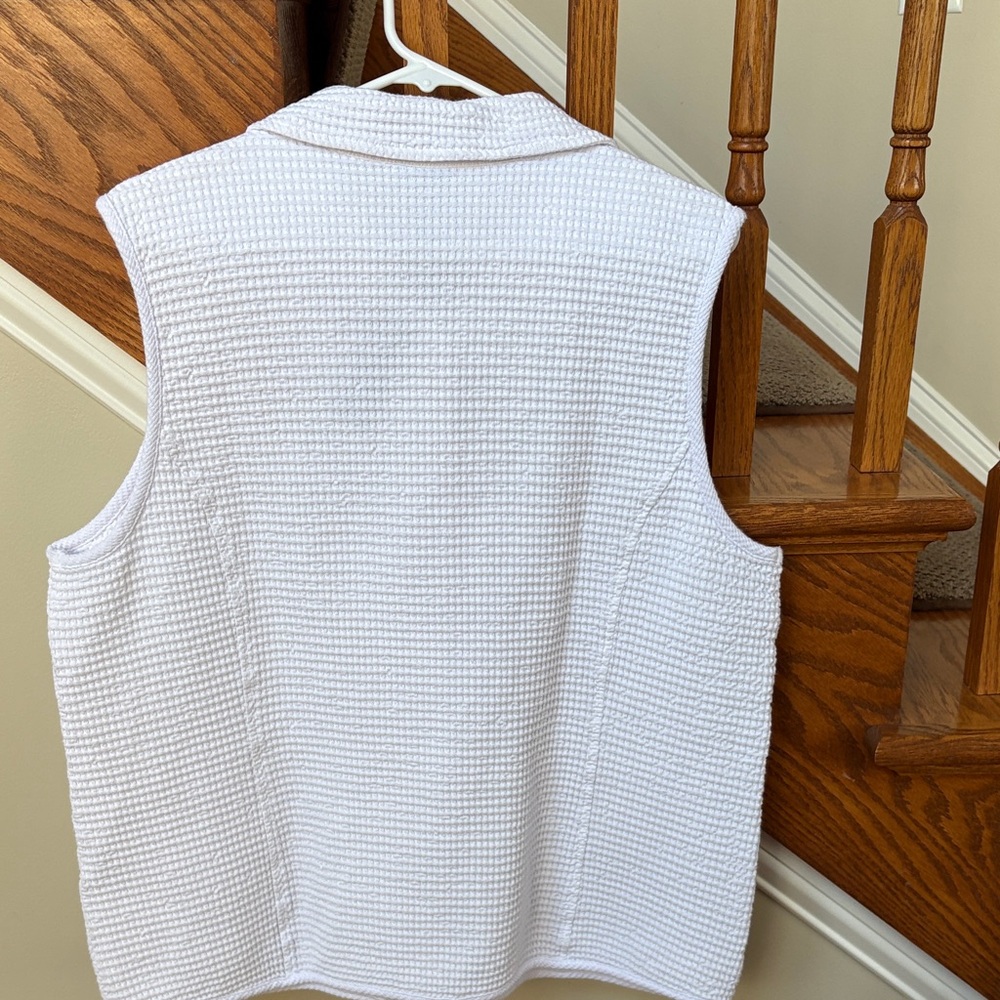 White Textured Sleeveless Top - Picture 5 of 5